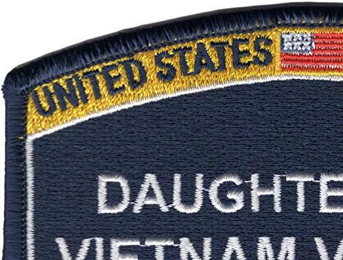 Военноморска дъщеря на ветеран от Виетнам с нашивкой