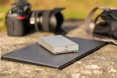 OWC 2 TB SSD устройство Mercury Elite Pro Mini USB C с храненето от гума, Външен диск