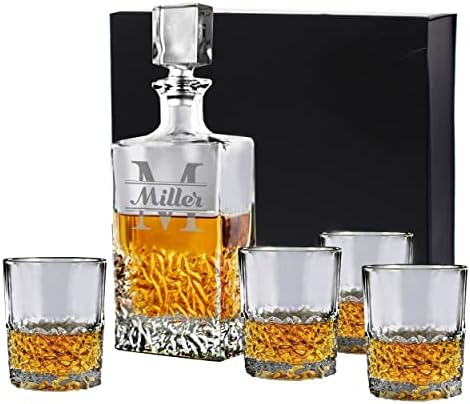 Магазин за сватбени партита предлага Гарафа за уиски Премиум-клас с надпис по поръчка и Комплект от 4 Чаши