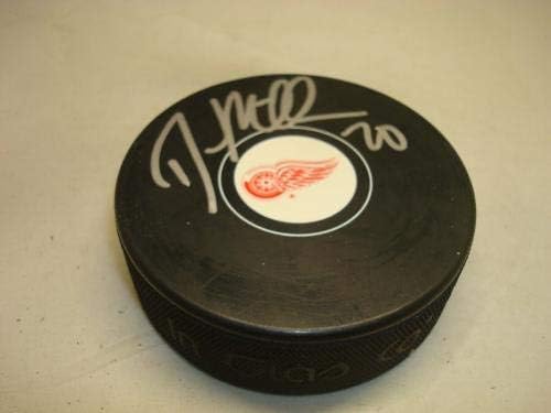 Дрю Милър подписа хокей шайба Детройт Ред Уингс с автограф 1А - Autograph NHL Pucks