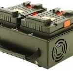 Двойно зарядно устройство Dynacore с V-Образно затваряне и две батерии от серията Tiny капацитет от 155 Wh