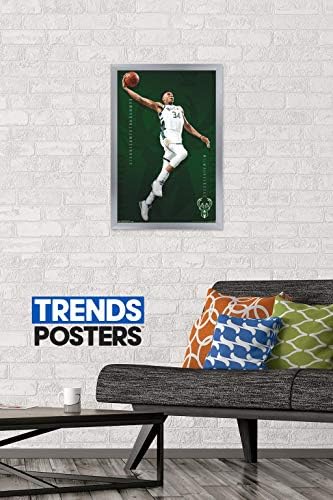 Плакат на стената Trends International NBA Милуоки Бъкс - Giannis Антетокунпо 19, 22,375 x 34 премиум-принт и