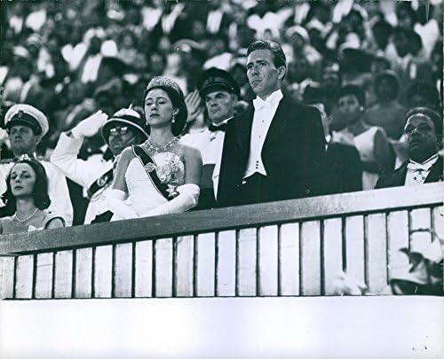 Реколта снимка Принсесан-Маргарет със съпруга си Антъни Армстронгом-Джоунс струват. Снимка е направена през 1962 г.