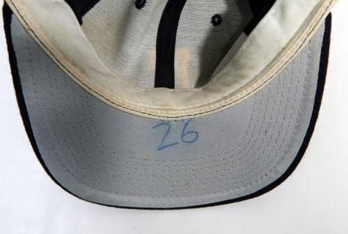 1985-89 Питсбърг Пайрэтс Джуниор Ортис 26 Използвана в играта, Черна шапка, 7.5 DP22744 - Използваните в играта шапки MLB