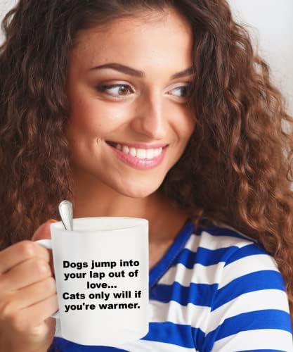 Сладко и забавно Куче срещу Керамични кафеена чаша за сравнение с котки - Кучета скачат до вас на колене от ЛЮБОВ!